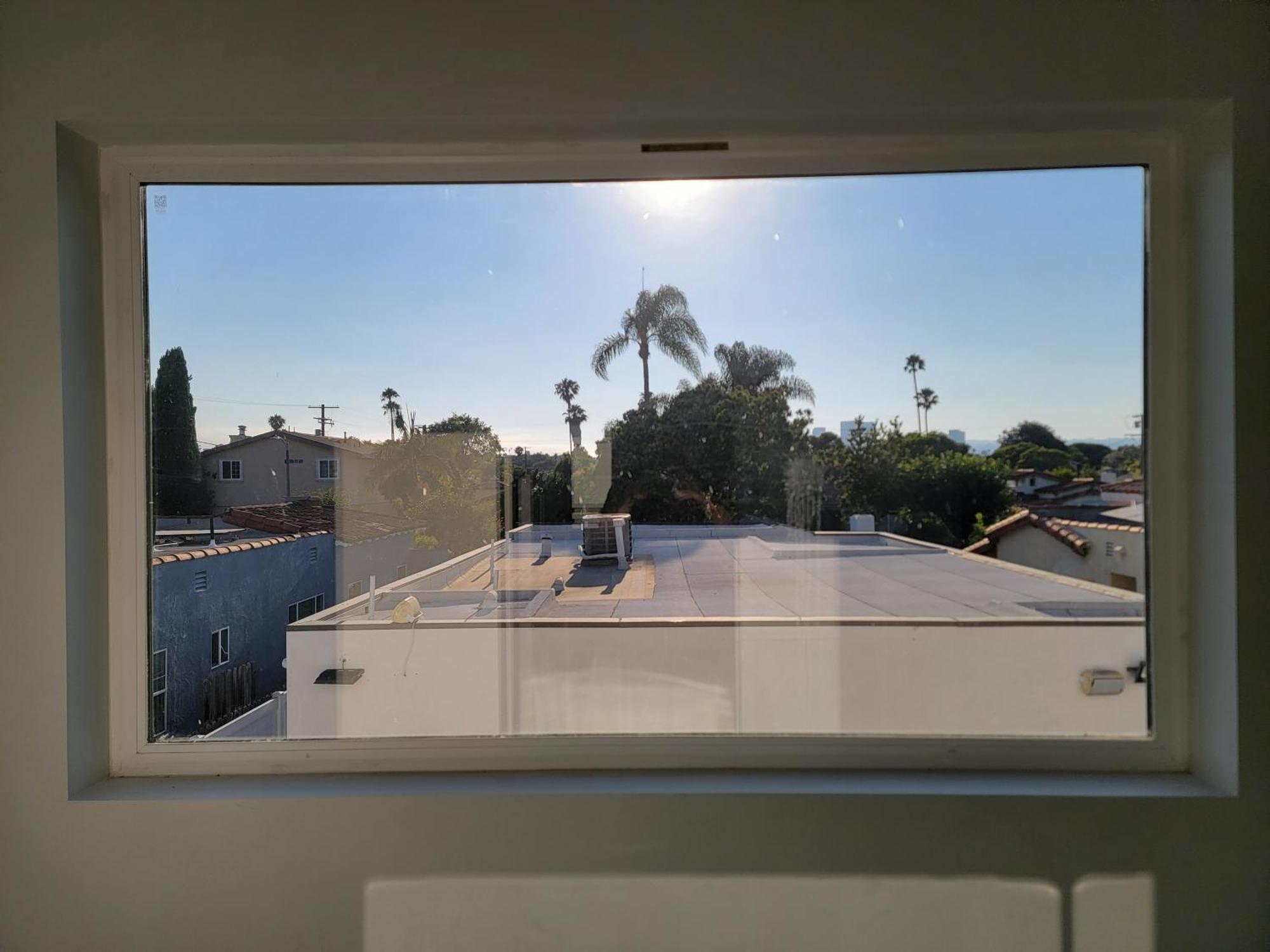 Newly Constructed 2 Bedroom By La Cienega Plaza With Parking, Modern Kitchen, Washer Dryer And Very To Attractions